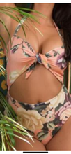 Load image into Gallery viewer, Peach Rose
